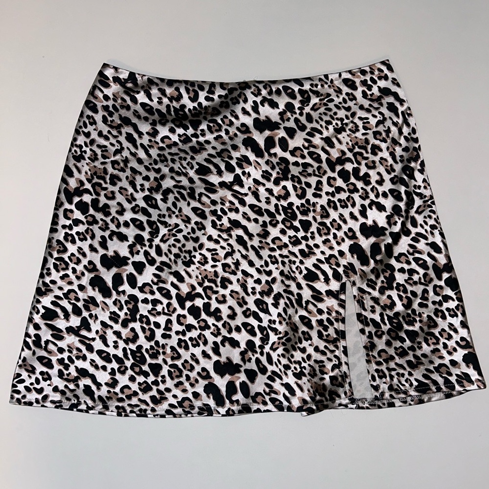 Princess Polly Yates leopard satin mini skirt with thigh slit size 4